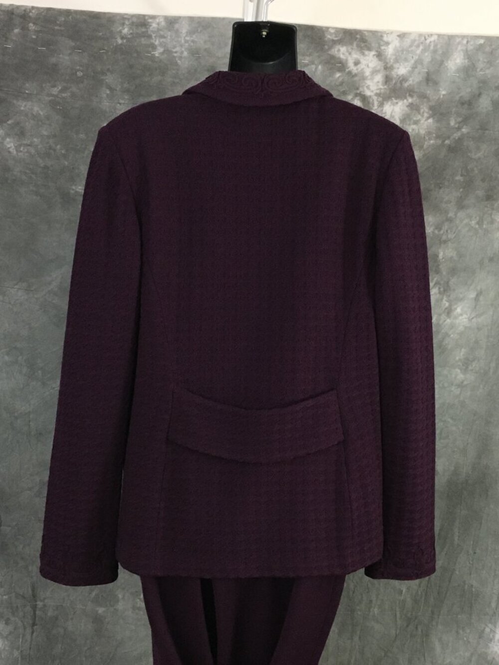BEAUTIFUL st john collection knit wine purple jacket skirt suit size 10 12 - Picture 8 of 10